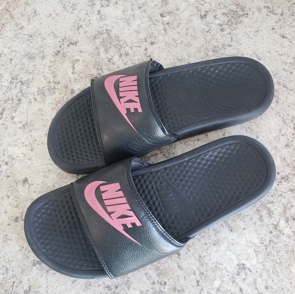 Nike lightweight men's slides black and pink size 11